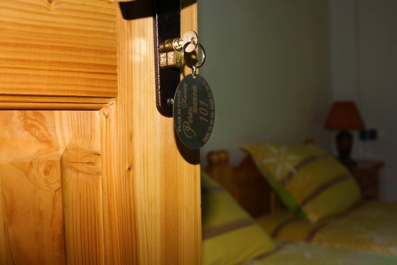 Къща Речен Шепот Hotel คาโลเฟอร์ ภายนอก รูปภาพ