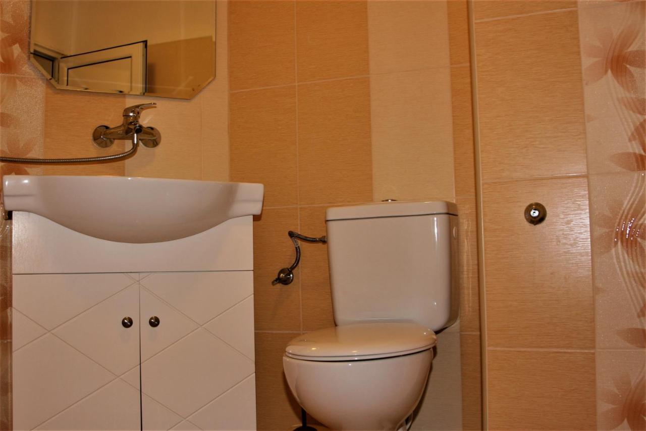 Къща Речен Шепот Hotel คาโลเฟอร์ ภายนอก รูปภาพ