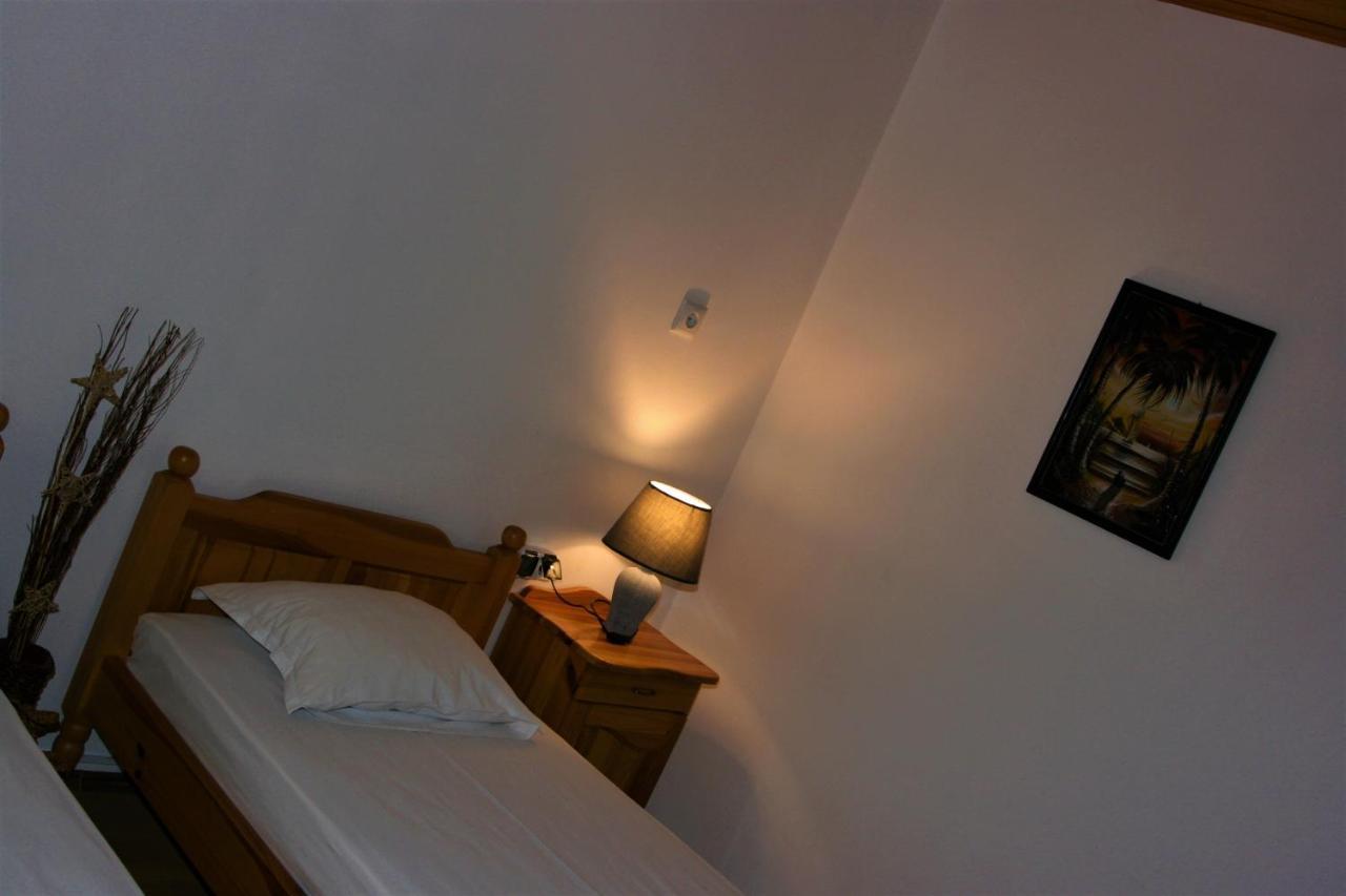 Къща Речен Шепот Hotel คาโลเฟอร์ ภายนอก รูปภาพ
