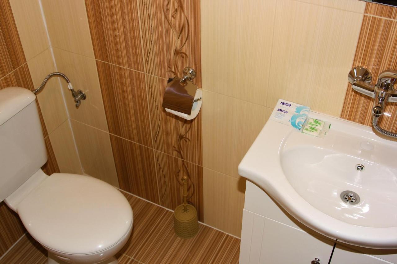 Къща Речен Шепот Hotel คาโลเฟอร์ ภายนอก รูปภาพ