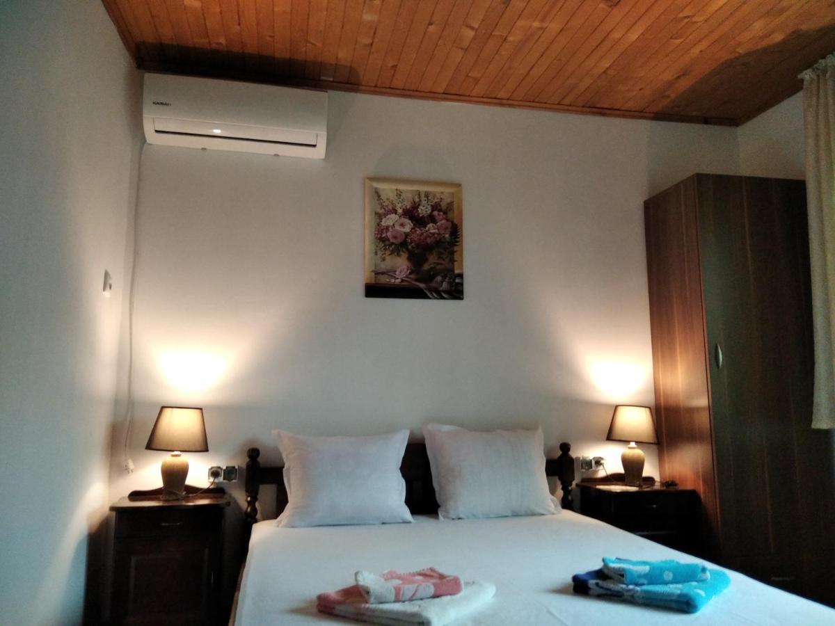 Къща Речен Шепот Hotel คาโลเฟอร์ ภายนอก รูปภาพ