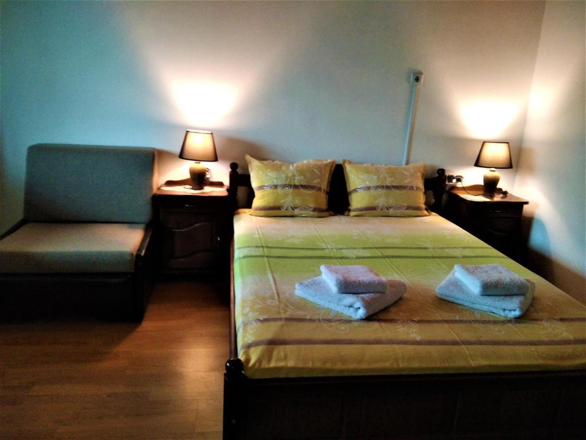 Къща Речен Шепот Hotel คาโลเฟอร์ ภายนอก รูปภาพ