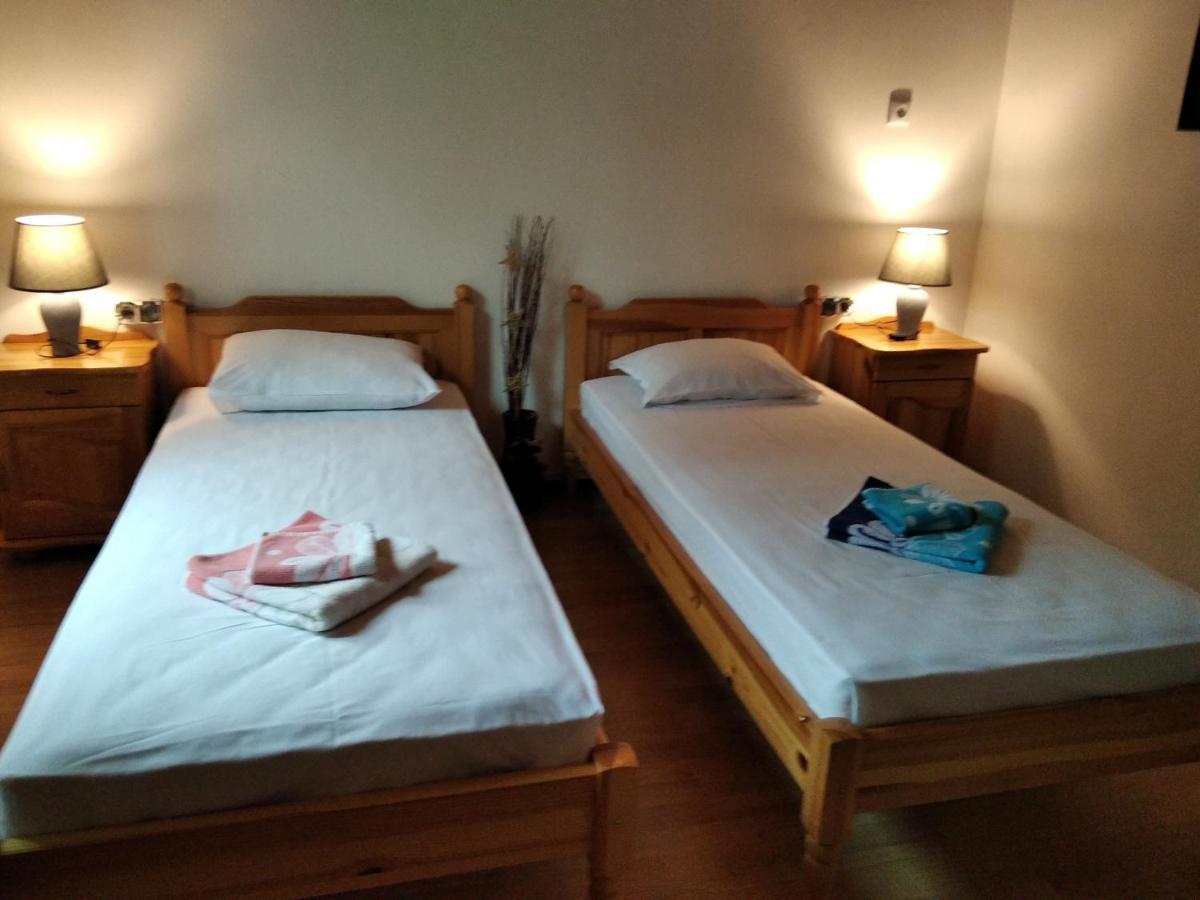 Къща Речен Шепот Hotel คาโลเฟอร์ ภายนอก รูปภาพ